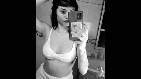 Mis Hermanastras están pidiendo pollas!